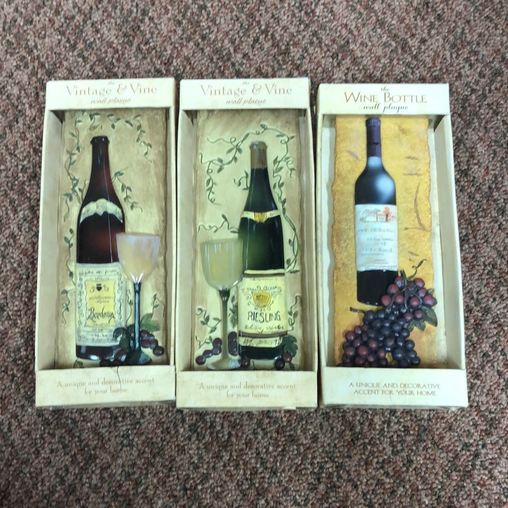 Set of three wine plaques
